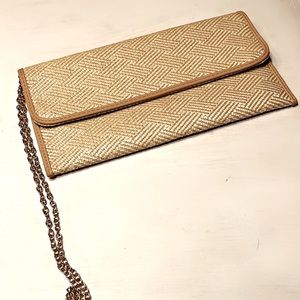 Straw-like tan and cream purse with gold chain! Great condition